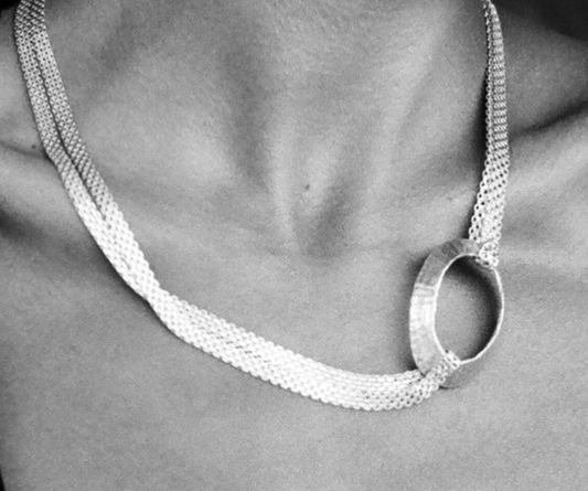 LA MAREA ojo de cerradura necklace