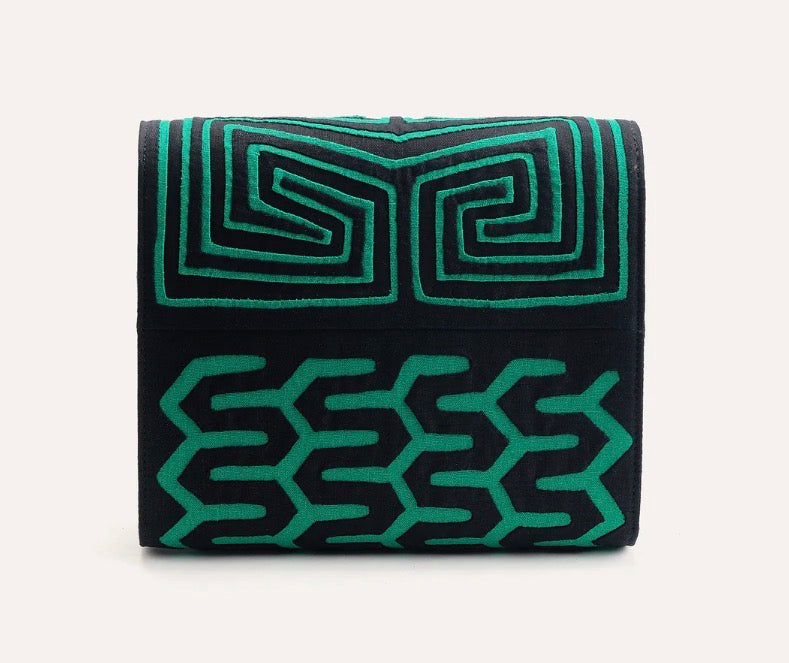 Maisi in Green Clutch