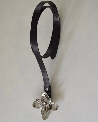 Magnolia belt-pin hair